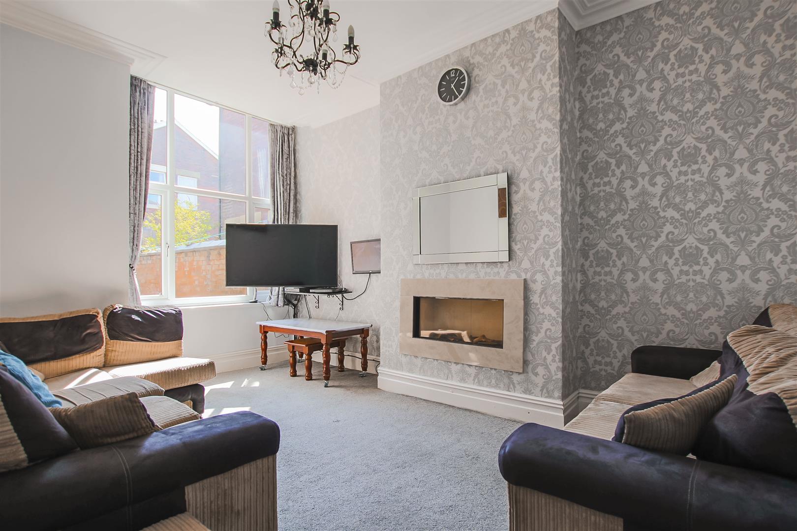 6 Bed Terraced House For Sale - Main Image